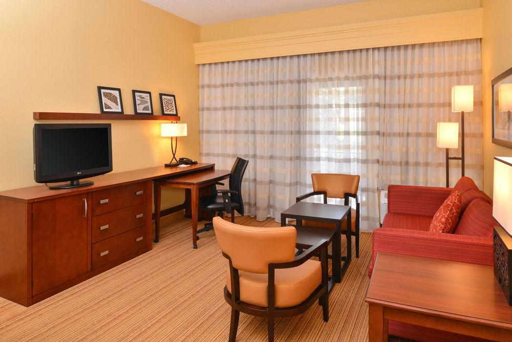 Courtyard By Marriott Columbia Northeast/Fort Jackson Area Bagian luar foto